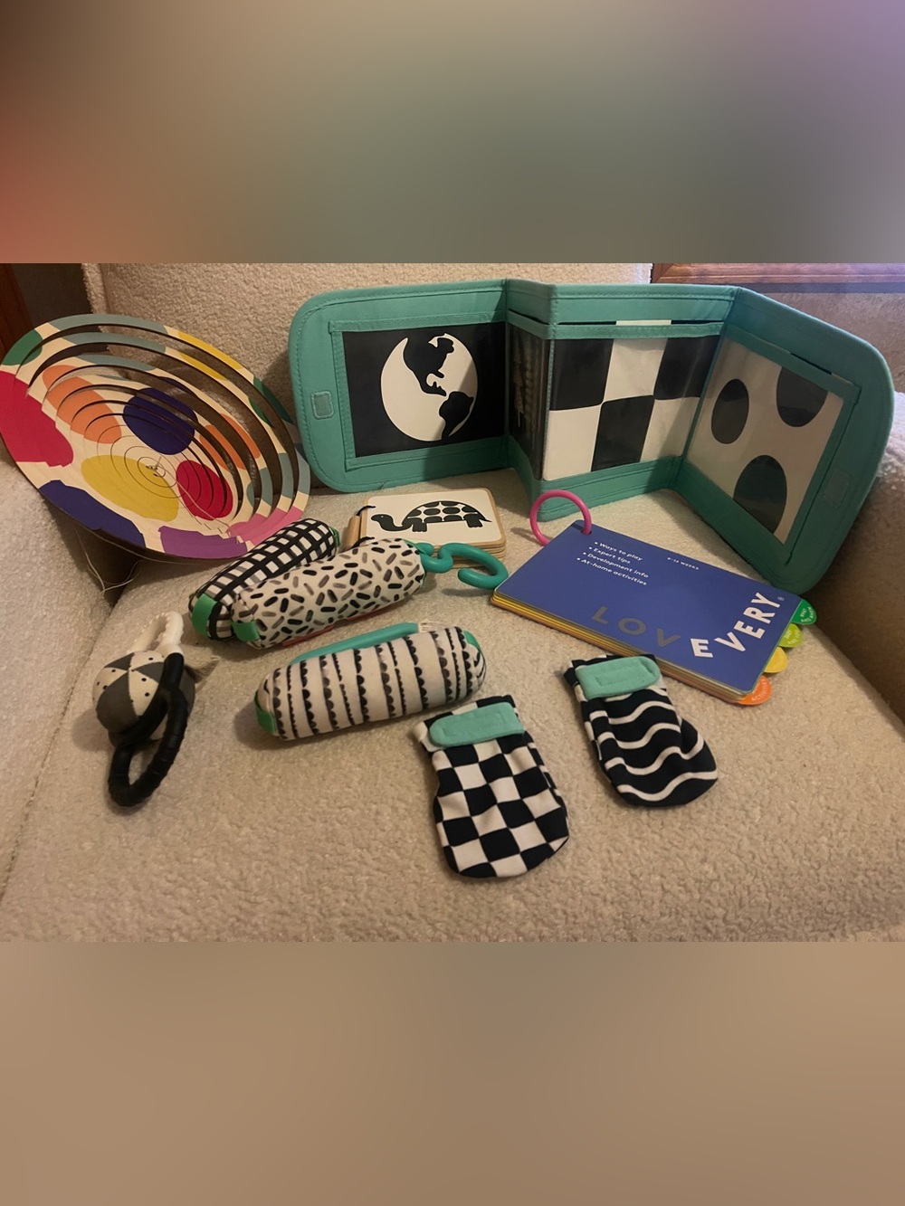 Lovevery Looker Playkit (original) 0-12 months